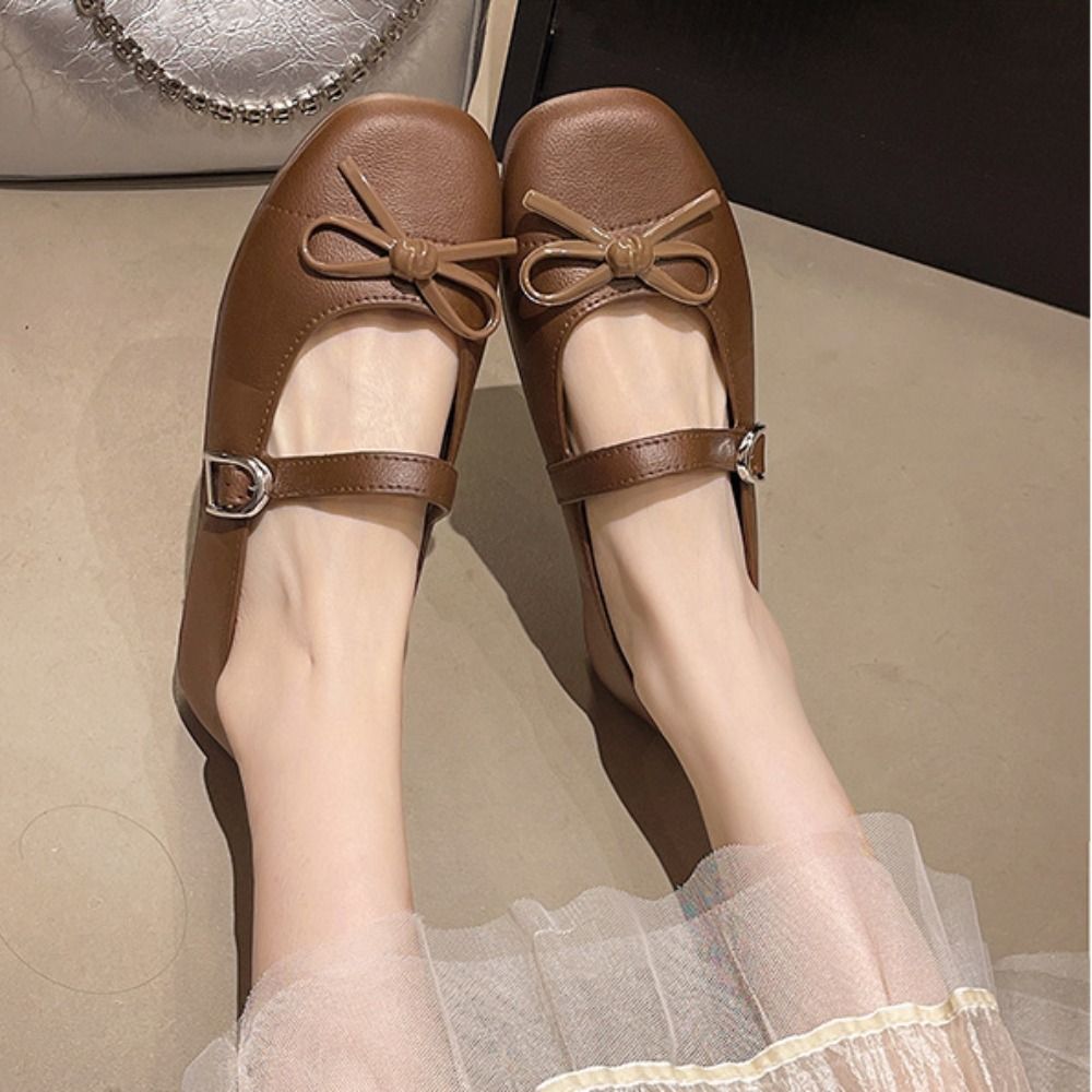 Sandals - 女性用パールボウタイサンダル 多用途で快適なローヒール 夏のドレスに合うフラットシューズ 柔らかく滑りにくいつま先を覆うスリッパ