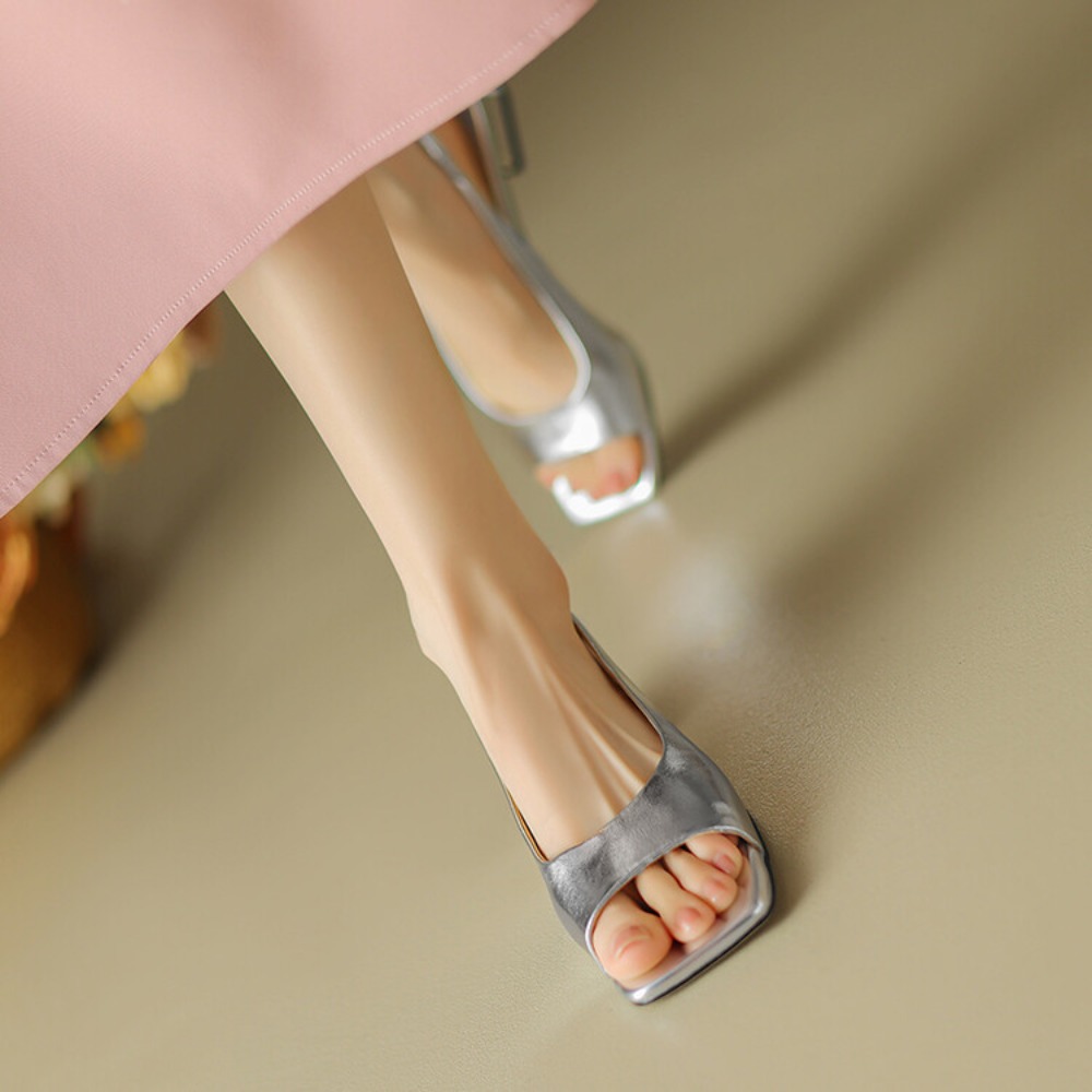 快適なソフトインソールメタリックキトゥンヒールミュール女性用 - Sandals のレビューと価格