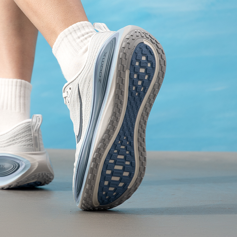 ナイキ メンズシューズ オリジナル 軽量 通気性 フィットネ - Lightweight Road Running Shoes のレビューと価格