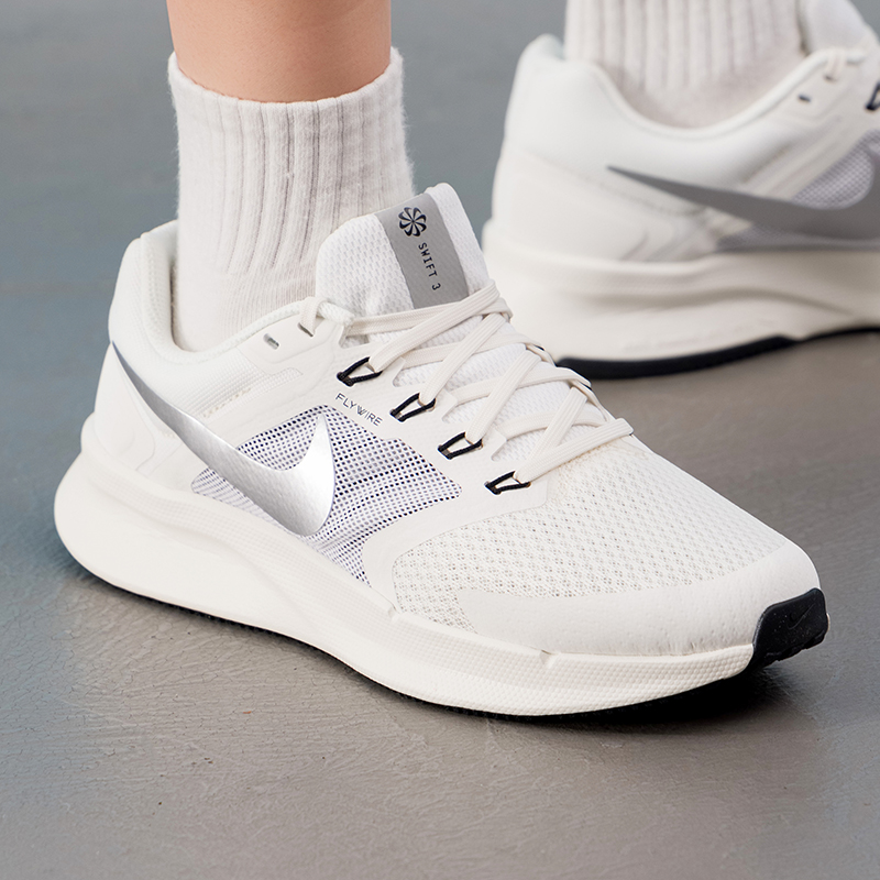 ナイキ レディースシューズ オリジナル 軽量 通気性 フィッ - Lightweight Road Running Shoes のレビューと価格
