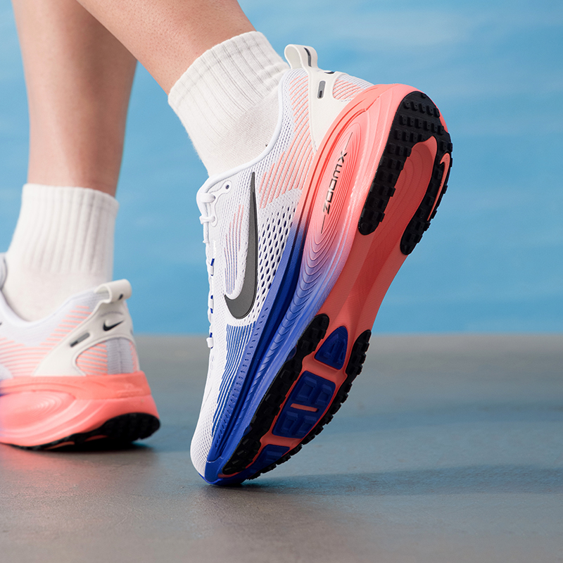 ナイキ ヴォメロ 18 HM6803-114 メンズ オリジ - Lightweight Road Running Shoes のレビューと価格