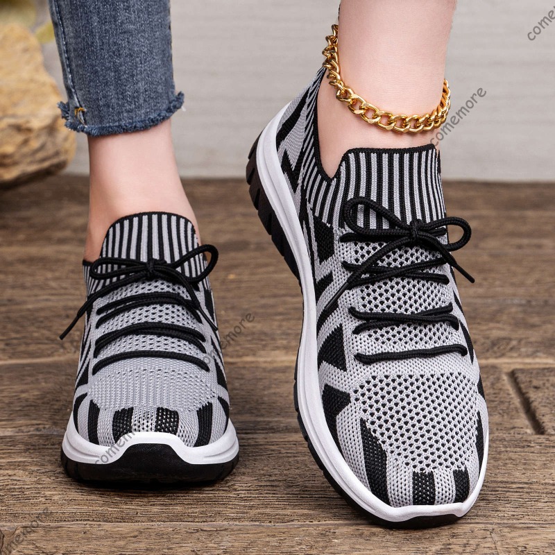 女性用ニットスリッポンスニーカー通気性のあるレースアップ春夏 - Knit Fabric Lace Up Sneakers のレビューと価格