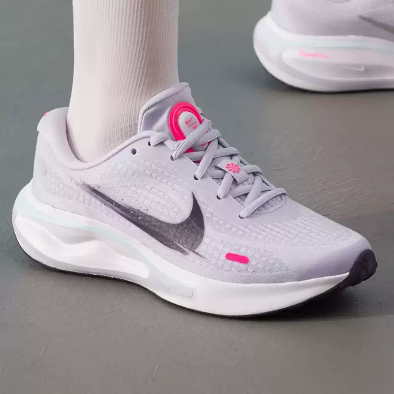 ナイキ レディースシューズ オリジナル 軽量 通気性 フィッ - Lightweight Road Running Shoes のレビューと価格