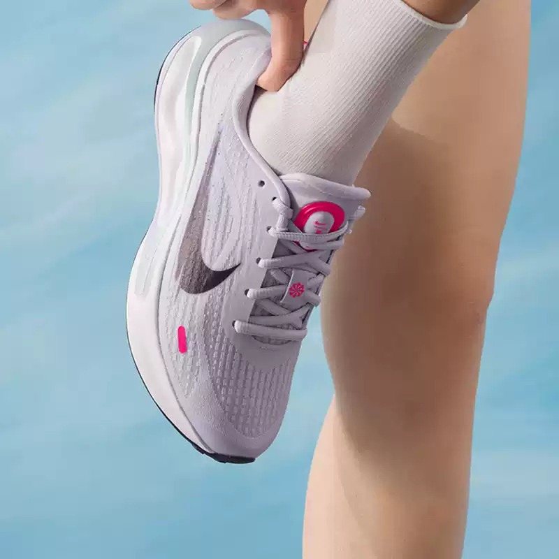 ナイキ レディースシューズ オリジナル 軽量 通気性 フィッ - Lightweight Road Running Shoes のレビューと価格